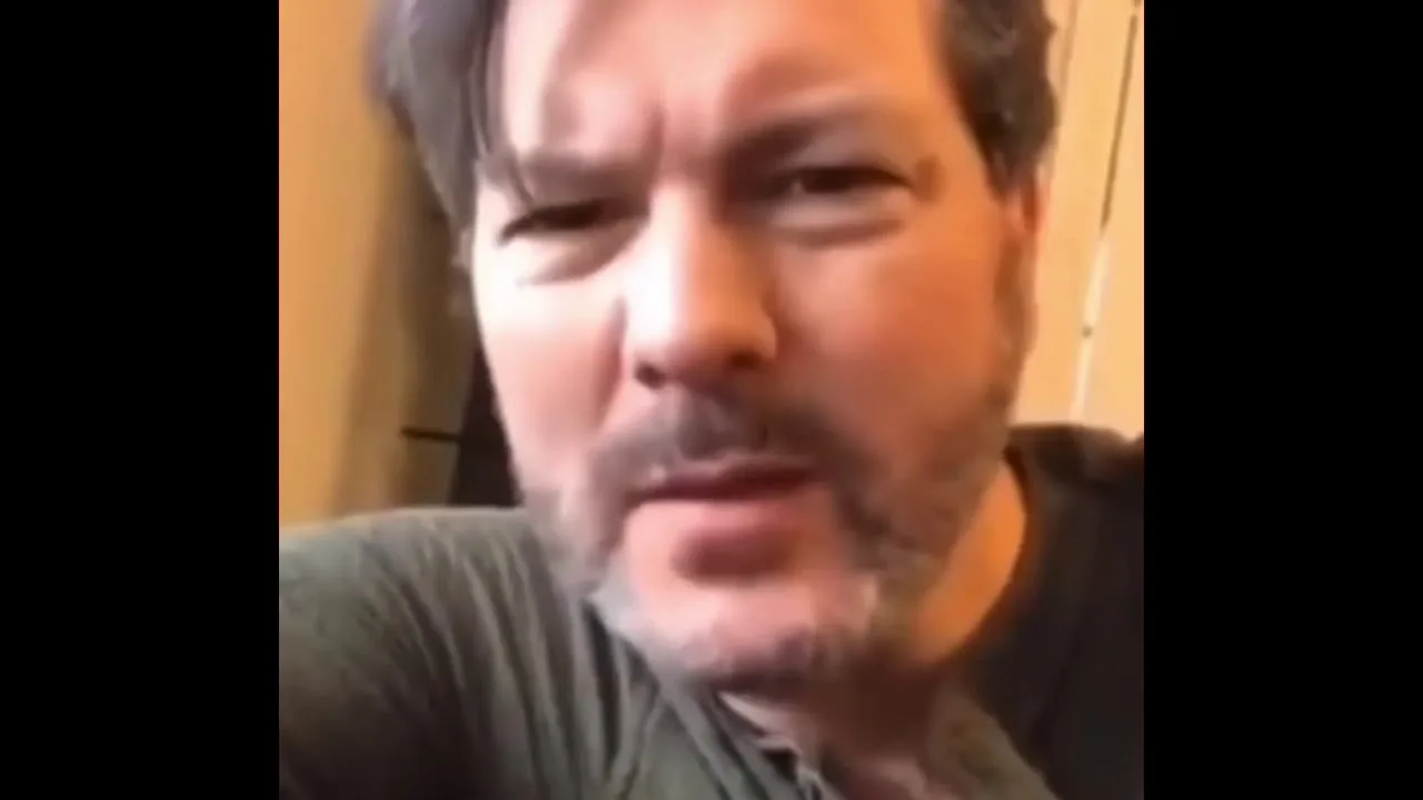 Colonel, I’m trying to sneak around, but I’m dummy thicc - YouTube