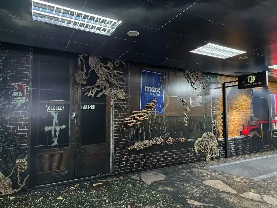 Decoração do metrô de bangkok com símbolo dos seraphites