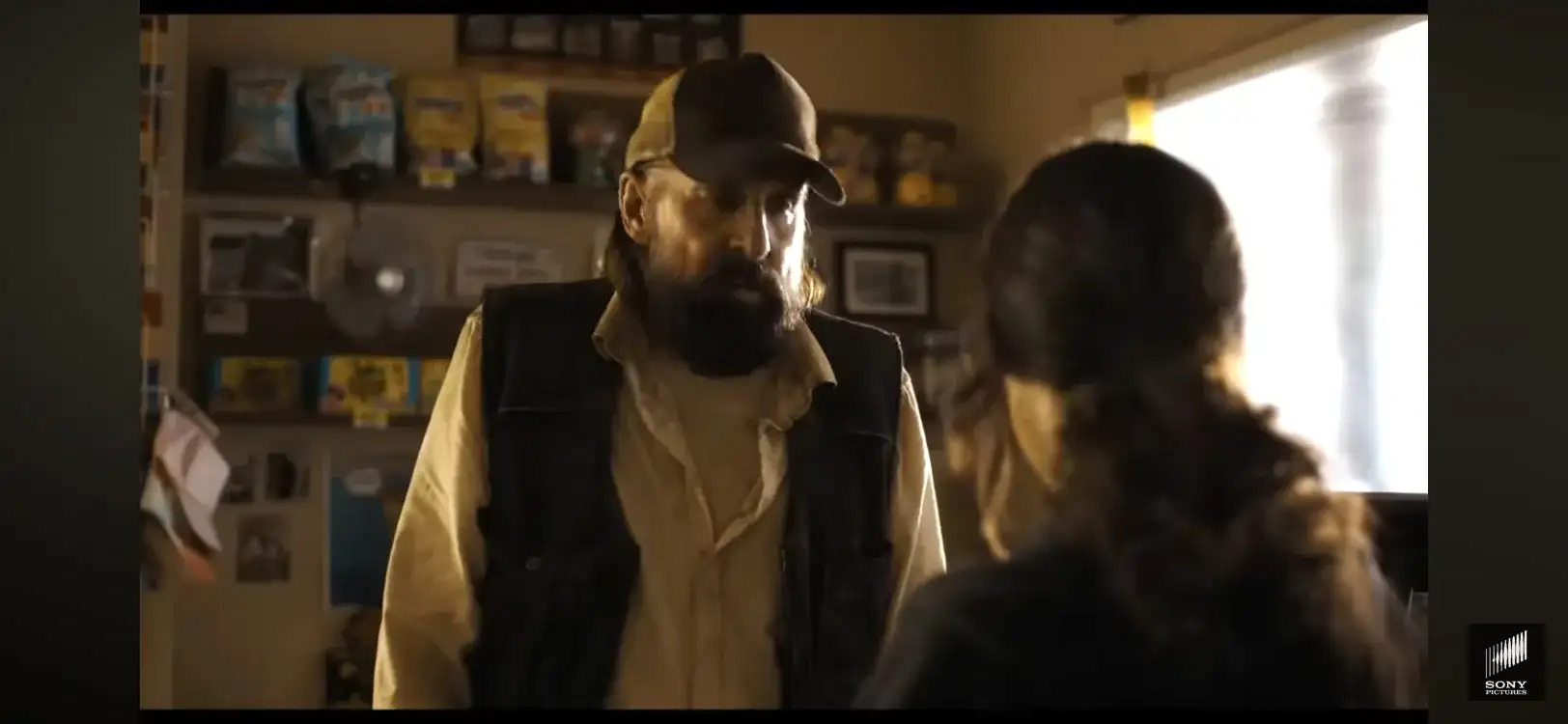 Peter Stomare como Hill em cenas do filme Until Dawn